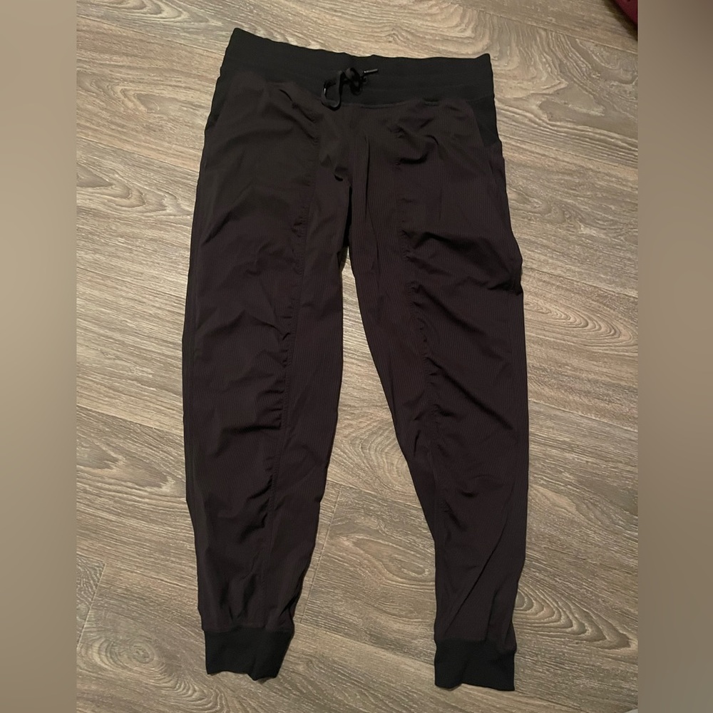 Lululemon Dance Studio Mid-Rise Jogger
Full Length Size 10